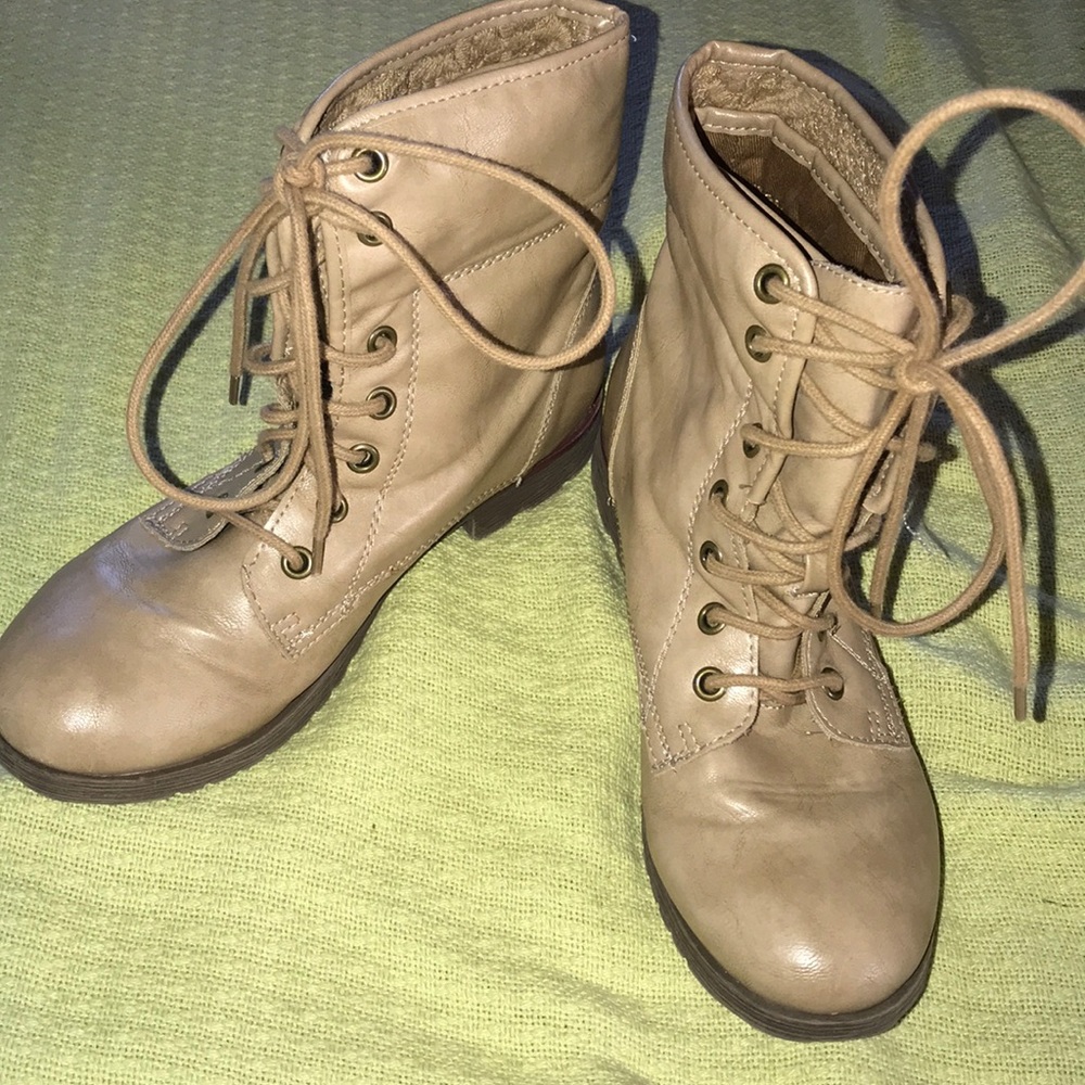 two different boots//combat boots